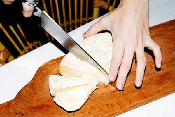 مطالعه‌ای جدید از ارتباط مصرف پنیر و خامه پرچرب با کاهش خطر زوال عقل خبر می‌دهد