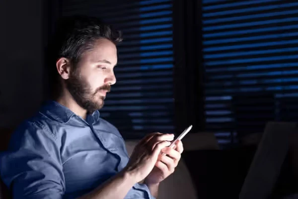 افراد شب زنده‌دار ۱۶٪ بیشتر در معرض خطر حمله قلبی قرار می‌گیرند