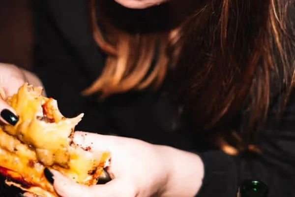 آیا شب‌زنده‌داری می‌تواند خطر افزایش وزن را بیشتر کند؟