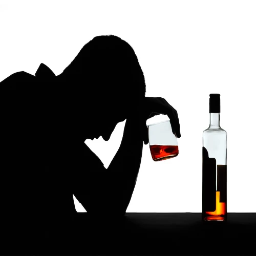 مصرف روزانه الکل از موارد تاثیر گذار بر پوکی استخوان