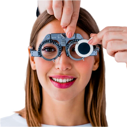 مراجعه به پزشک به دلیل ضعف بینایی ناشی از قوز قرنیه (کراتوکونوس)